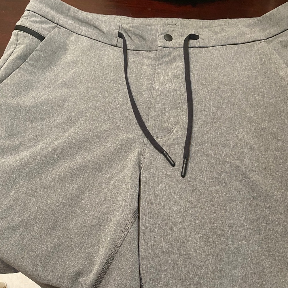 Men’s Hybrid Lululemon zippered shorts